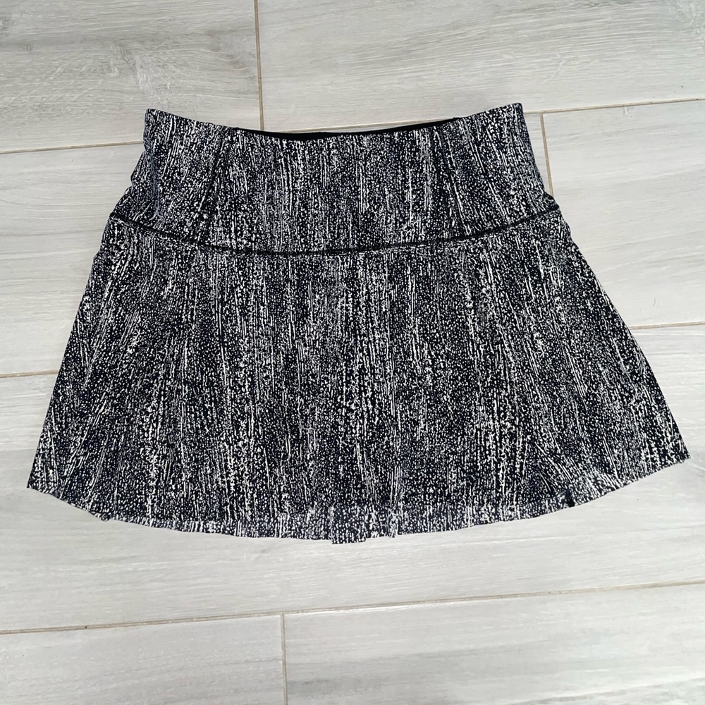 Lululemon athletica skirt w/ built in shorts